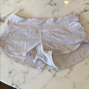 Lululemon white speed ups 2.5!!!
